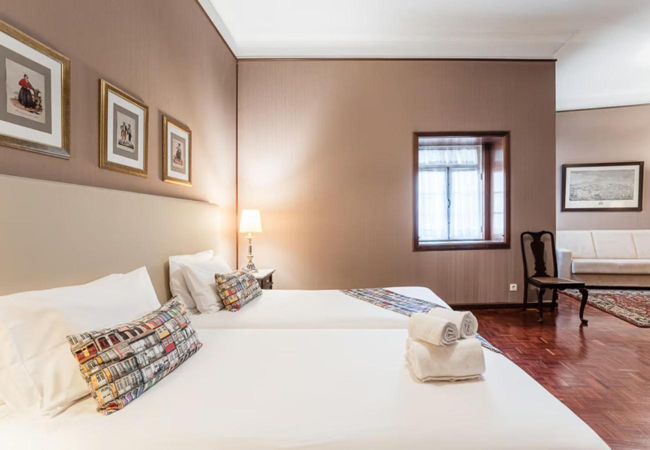 Office Suits In Flores By D&s Guest house Porto